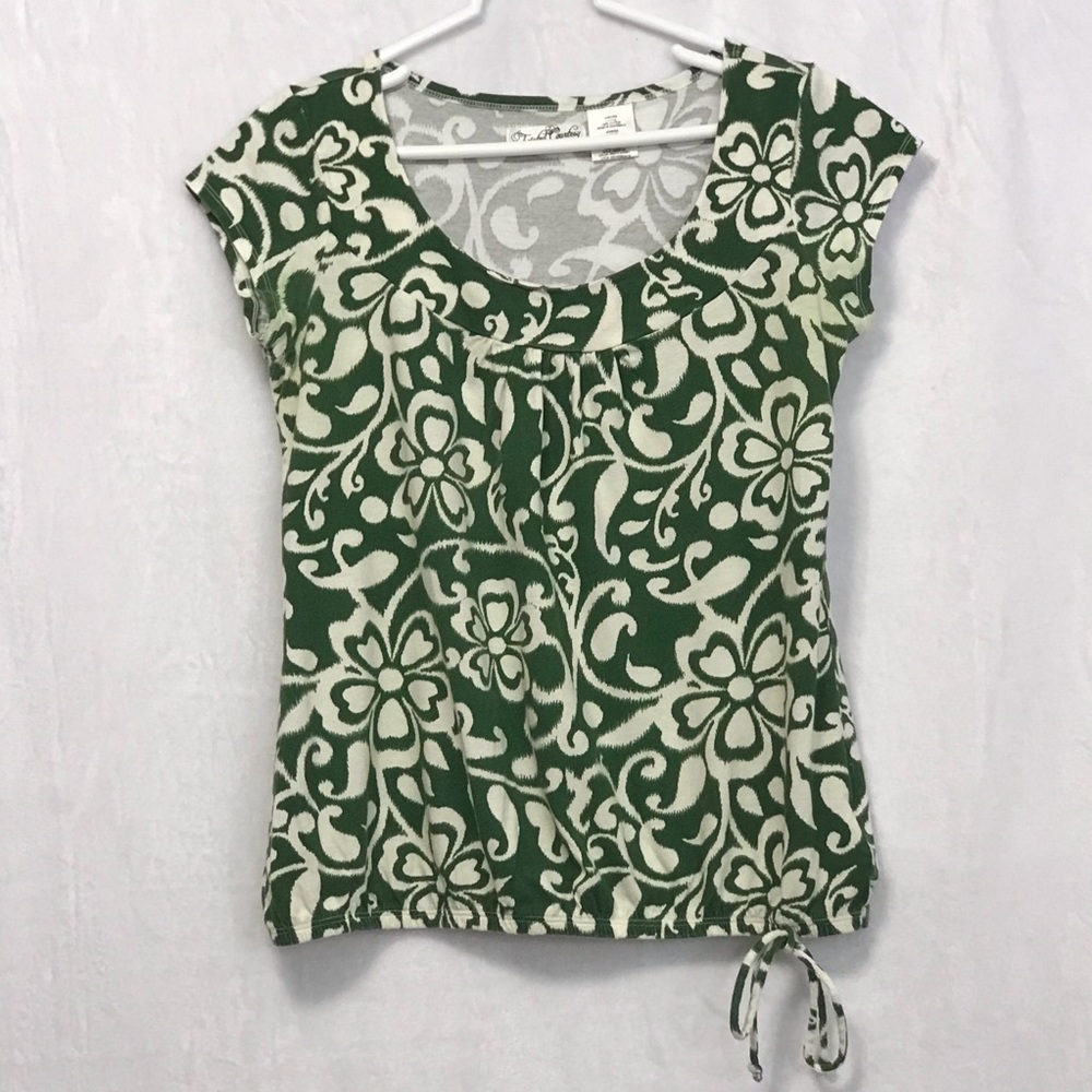 Twisted Courtesy womens top. Green/white floral print. Size L (11/13).